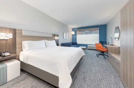 Holiday Inn Express & Suites AUSTIN AIRPORT EAST by IHG Hotels near Austin-Bergstrom International Airport