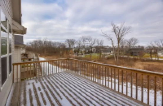 Spacious and clean 4-bedroom townhome in Urbandale with fitness room, WiFi