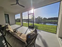 Radiant Luxury Retreat: Serene Outdoor Space!