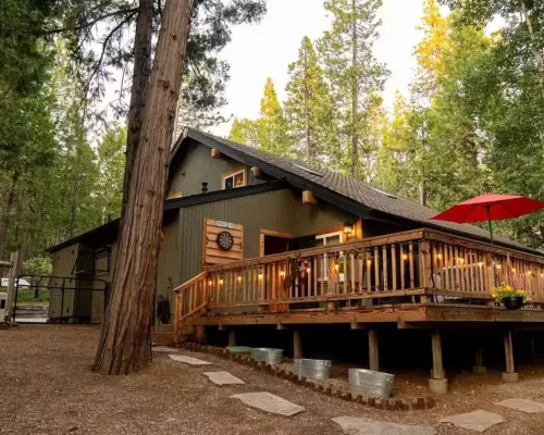 Arnold’s Cozy Cabin  – Rustic-Modern Retreat Near Big Trees & Bear Valley Hotel di Arnold