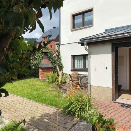 Gemütliche Ferienwohnung Über 2 Etagen mit Garten und Kamin, Haustierfreundlich!