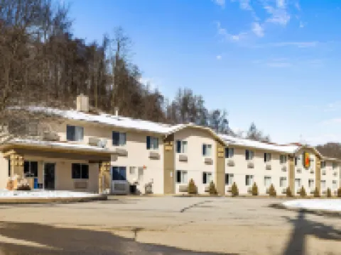 Super 8 by Wyndham Pittsburgh/Monroeville モンロービルのホテル