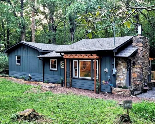 Get Cozy & take in the beauty of Groundhog Mountain @ the Cozy Doe! Hotels in Patrick County
