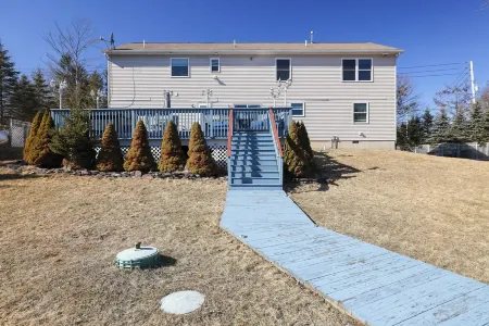 Stunning Lakefront, 1 King, 3 Queens, 3 Double Beds