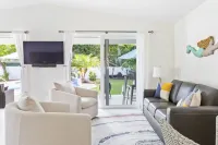 Guest House with Private Yard, Pool, Outdoor Kitchen & Tiki Bar