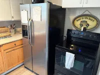 Upstairs Retreat with Private Stairs. Pet Friendly. 23ft Boat Parking.