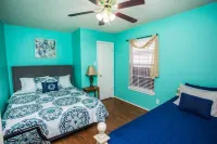 Caleb’s King & Queen Home. Kids/Pet friendly, Family games, Piano. Hotels near United Supermarkets Corporate Office