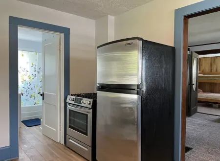 Rosko Ridge Cottage located minutes from GOTL and wineries