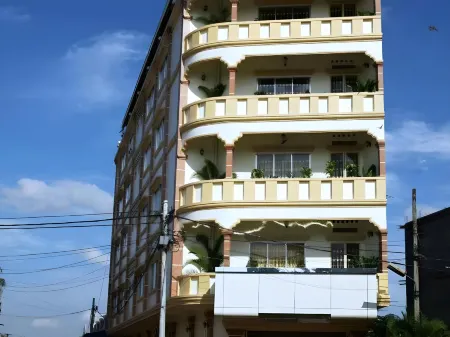 Lux Guesthouse Отели рядом с достопримечательностью «Phnom Sampeau|Phnom Sampov»