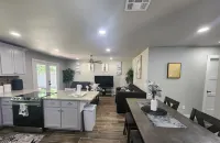 Spacious 4-bdr house in charming Del City with AC, WiFi and 9 min of Tinker AFB