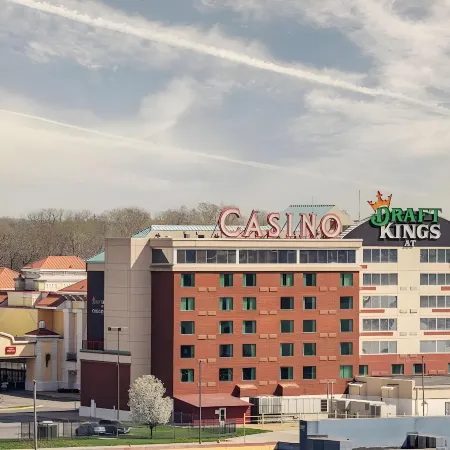 Casino Queen Hotel Отели рядом с достопримечательностью «Центральная публичная библиотека»