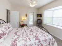 Quiet Cottage; Close to Beach, Pool & Shopping - Jacuzzi