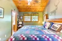 Katahdin Cabin, tranquil n rustic with inside hot tub, close to town! Romantic!