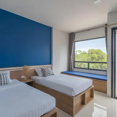 Fun Hotel Các khách sạn gần Nhà hàng hải sản Laem Charoen