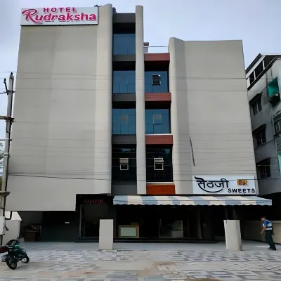 魯德拉克沙飯店 Rajwada Indore附近的飯店