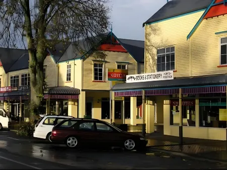 No 1 Motels Отели рядом с достопримечательностью «Мейпл Арборетум»