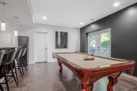 7-bedroom house, Gaming Center, Hot Tub, 35 min from Ski Resorts