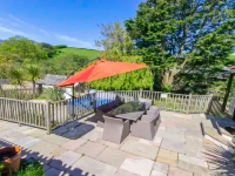 Streamways Slps 12-16 Hot Tub* with Views & Cabin Hotels in Croyde