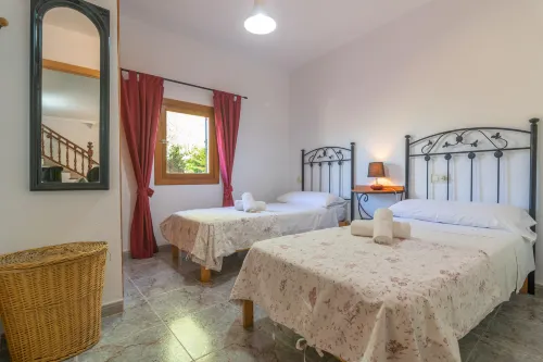 PILI - Wonderful villa with private pool amidst the fields. Free WiFi Hotels in Felanitx