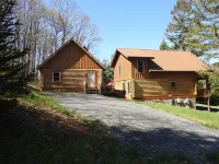 Charming 3-bedroom log home with detached game and activities space