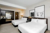 Hotel Fort des Moines, Curio Collection by Hilton Hotels near Wooly's