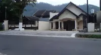 Shakila Guest House Hotell i Songgokerto