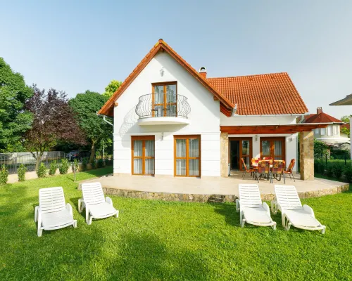 Lavender Hotels in Balatonföldvári