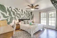 5-Bedroom Granbury Home with Hot Tub and Outdoor Games