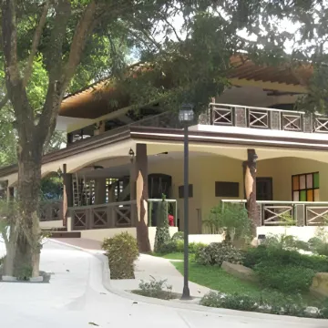 Pacific Waves Resort