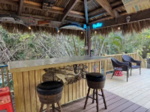 Hibiscus House - Heated Pool