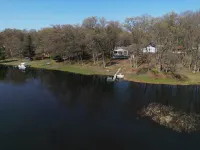 Beautiful Lake House & Spacious 4 BR - 3성급
