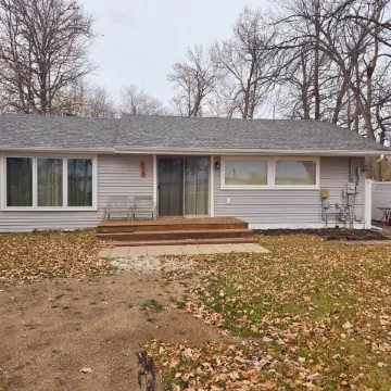 Beautiful Lake Home on Detroit Lake With a Private Beach and Dock