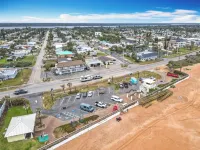 Charming 2-bedroom bungalow with AC, WiFi in peaceful Ormond By The Sea