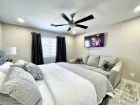 Wknd@Bernies 4 Bd-GAME ROOM, Roof Deck-H2O/Mtn View-Minutes to Water and Hot Tub