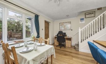 Secret Garden House with Free Parking by My Getaways