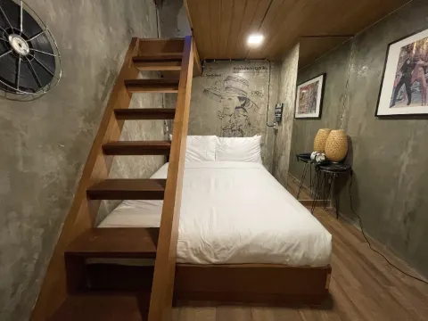 ห้องดีลักซ์ เตียงใหญ่ 1 เตียง