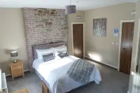 Tredegar Arms Hotel Отели в г. Тредегар