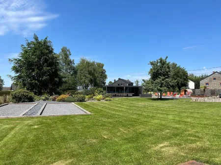 Luxury Villa with Pool Отели в г. Ла Рош-ан-Арден