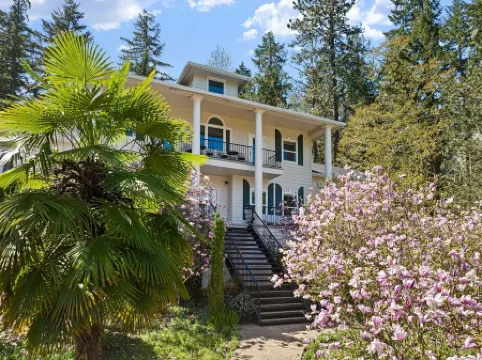 Large Groups Welcome! 4100sq feet! Giant hot tub, game room, views!