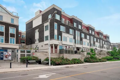 Globalstay Luxury Townhouse Minutes Away from Waterfront Hôtels à : York
