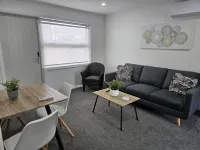 Redwood Apartments Hôtels à proximité de : Fancy Meow Cat Cafe