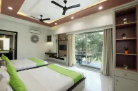 Sandhya Manohar Beach Resort, Hotels in Akshi