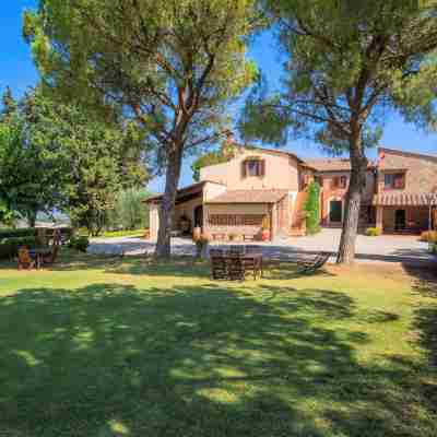 Flat with Shared Pool and Air Conditioning Hotel Exterior