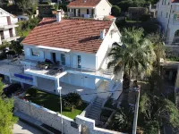 Waterfront Apartment Petrovina Hoteles en Dobrota