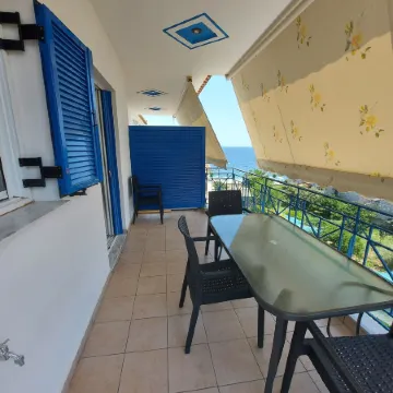 Matina Apartments Tyros
