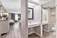 First Floor East Family Deluxe