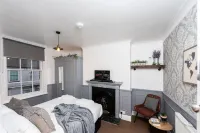 6 Bedroom City Centre Townhouse Hotels in Ickham and Well