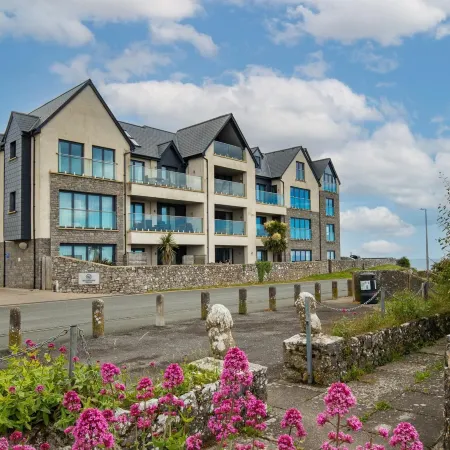 Apartment 10 Waterstone House - Luxury Apartment with Sea Views