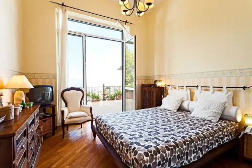 Amore Rentals - Villa the Stone on the Sea