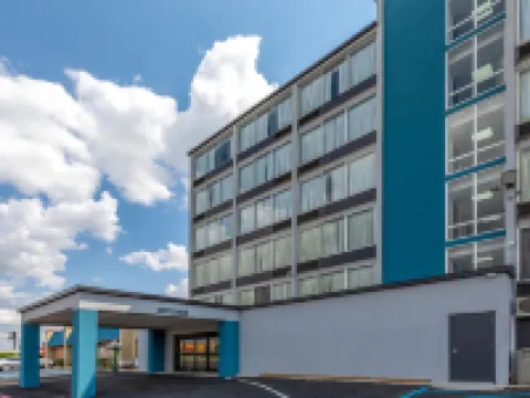 Super 8 by Wyndham Laredo Hotels in Laredo